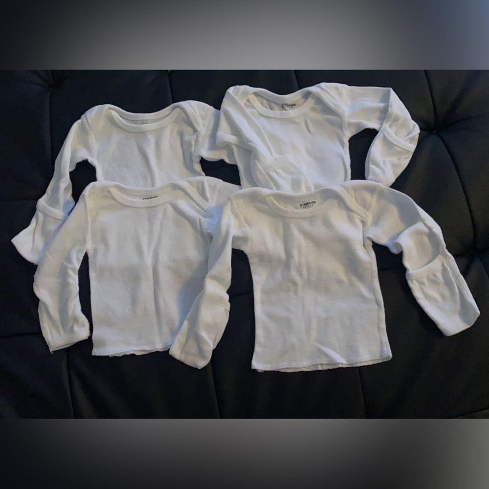 ❤️❤️ 4 White Long Sleeve Shirts with Built in Mittens